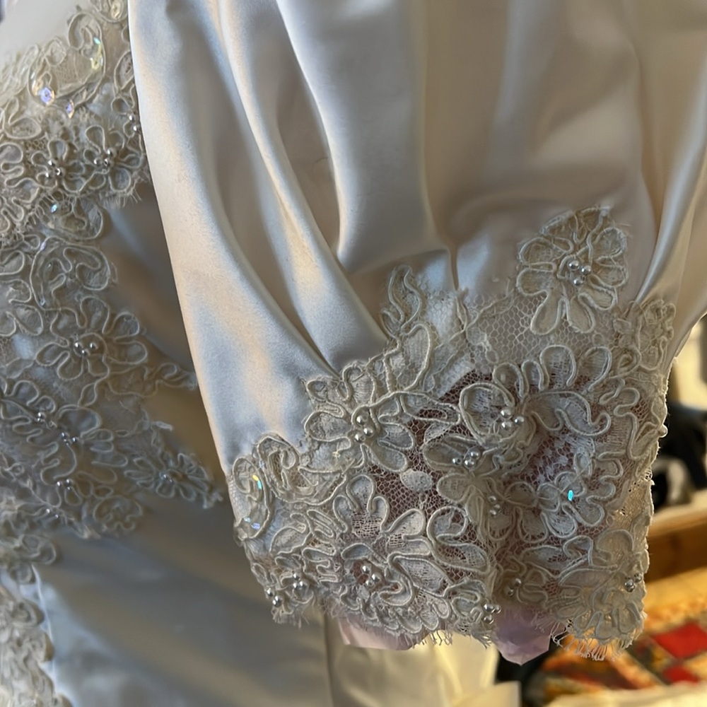 Elegant White Lace Wedding Dress - Picture 3 of 14
